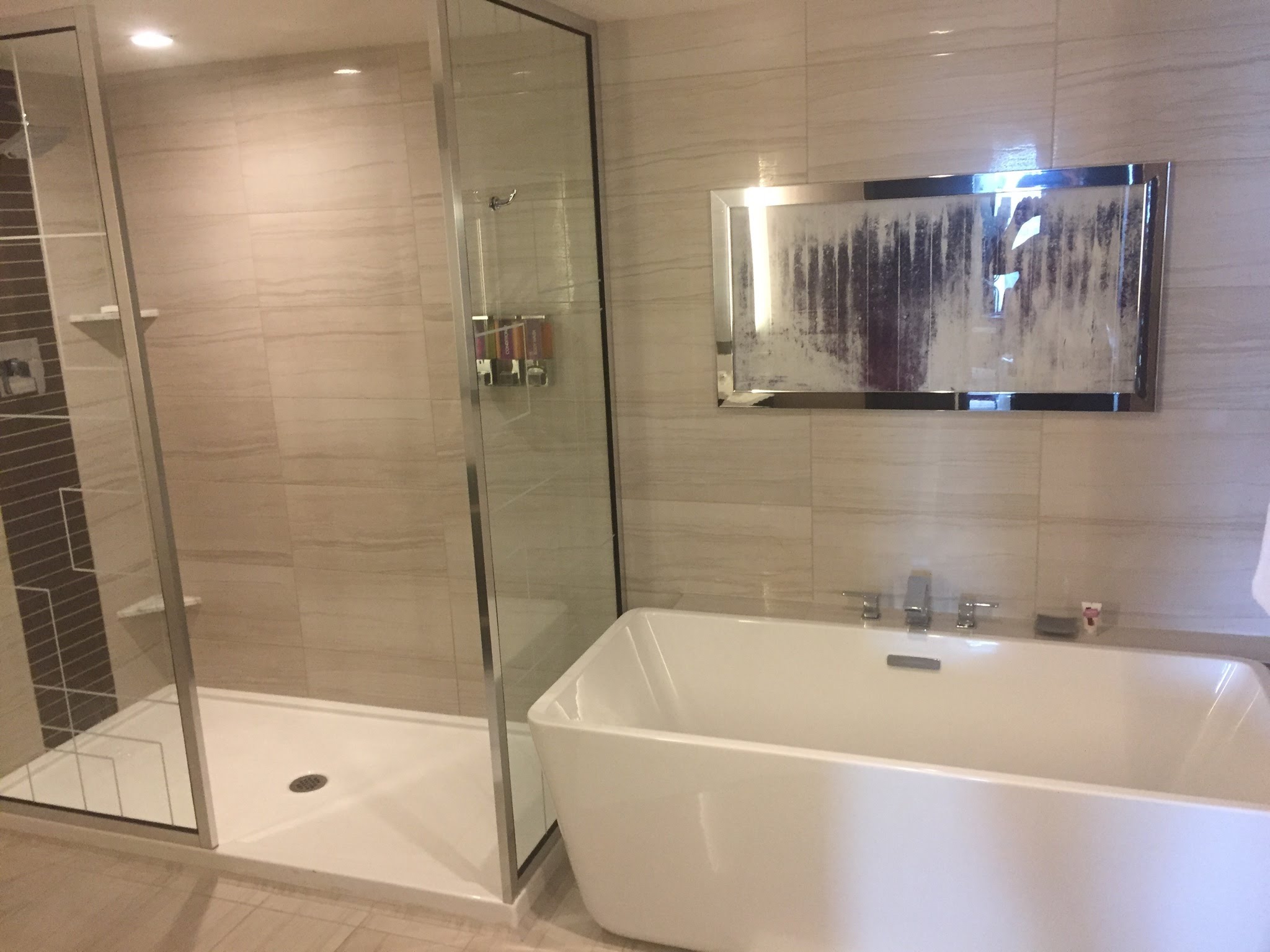 Name:  harrahs-suite-bathtub.jpg
Views: 2984
Size:  288.4 KB