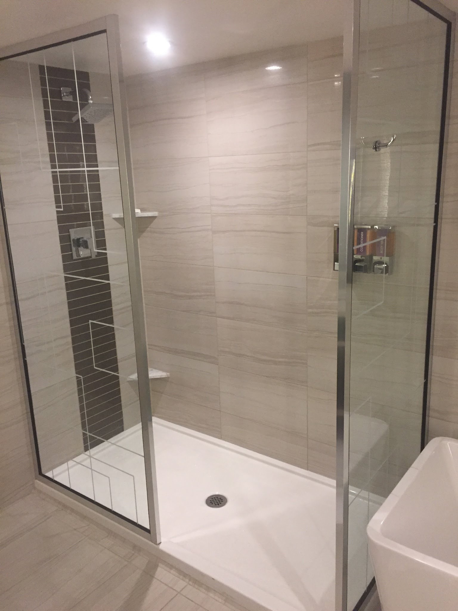 Name:  harrahs-suite-shower.jpg
Views: 1996
Size:  289.2 KB