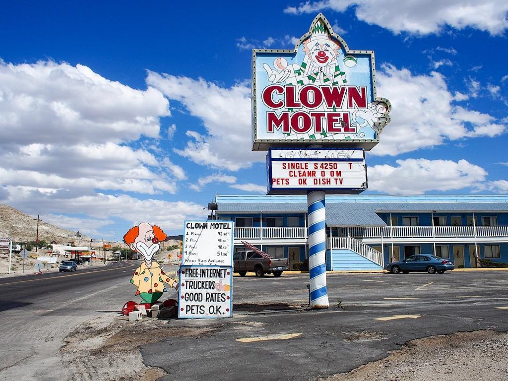 Name:  Clown-Motel-Nevada.jpg
Views: 588
Size:  198.8 KB