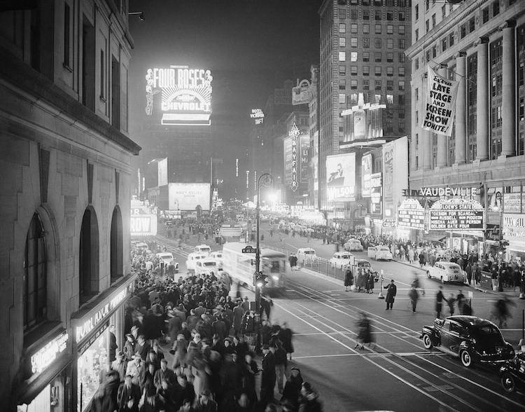 Name:  daily-life-new-york-city-1940s-3.jpg
Views: 864
Size:  167.2 KB